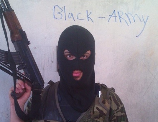Ahmed Samsam er vendt tilbage til bandevennerne i Vollsmose, efter sit besøg hos al-Qaeda i Syrien. 