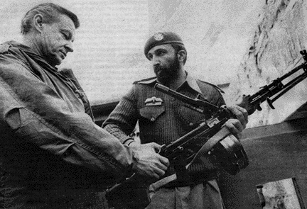 Zionisten Brzezinski (tv.) med Osama Bin Laden. 