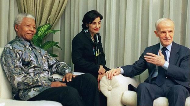 Nelson Mandela (tv.) med Hafez al-Assad (th.) i 1999. 