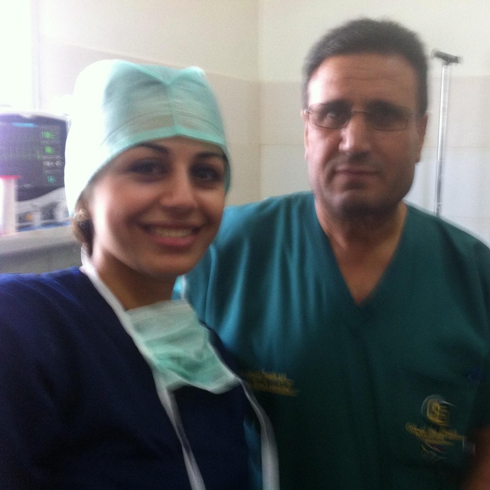 Lægestuderende Haifaa Awad (tv.) 