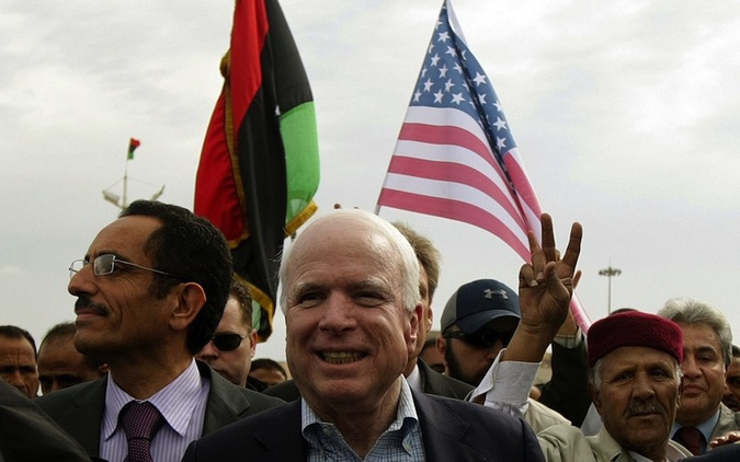 John McCain hos de såkaldte libyske frihedsoprørere, der senere viste sig at være Det Muslimske Broderskab.