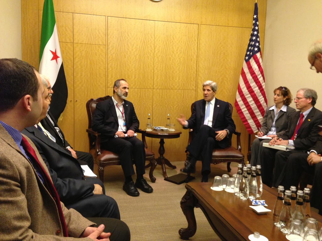 Udenrigsminister John Kerry til møde hos den såkaldte 'syriske opposition'. 
