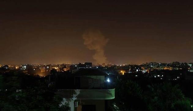 Bomber nedkastes tilfældigt over Gaza af det zionistiske besættelsesregime. 