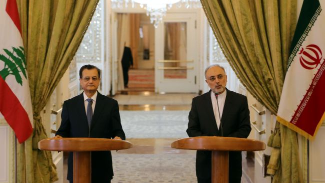 Libanons udenrigsminister Adnan Mansour (tv.) med Irans Ali Akbar Salehi fra konferencen i dag (foto: PressTV). 