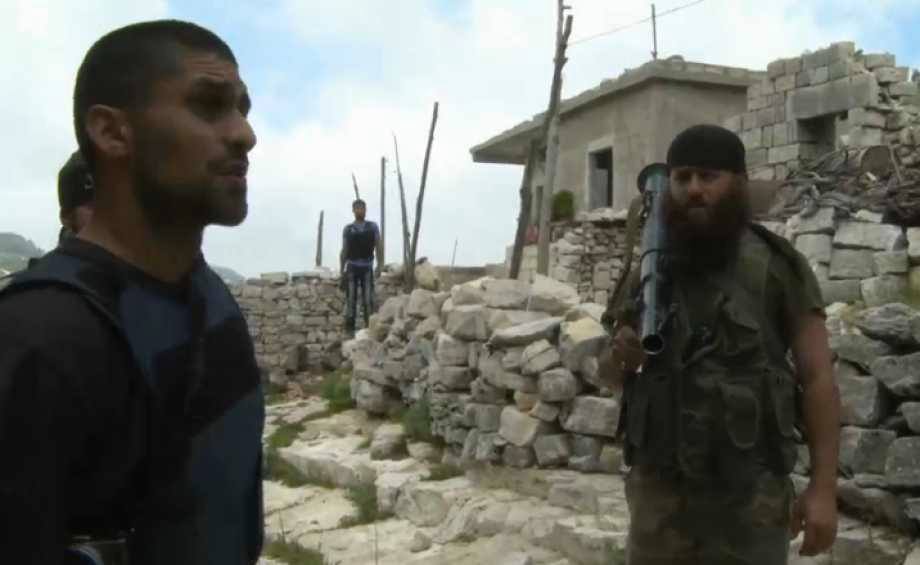 Nagieb Khaja med Al-Qaeda i Syrien. 